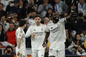 Guler pogodio sa 72 metra, Ridiger "pocepao mrežu", Fede "ubio pauka", Real prebacio pritisak na Barsu